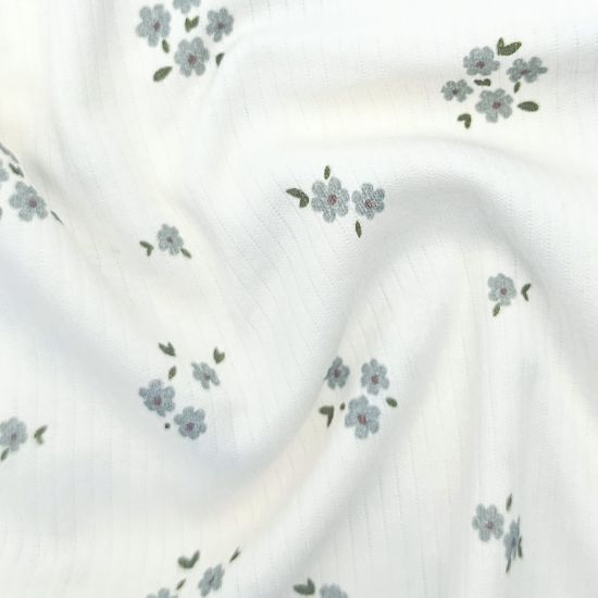 Kuschelweicher Ribjersey aus reiner Baumwolle mit Blümchen in dunklem Altgrün gemustert.