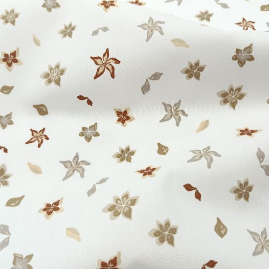 Leicht fallender Baumwollstoff in offwhite mit Streublumen gemustert