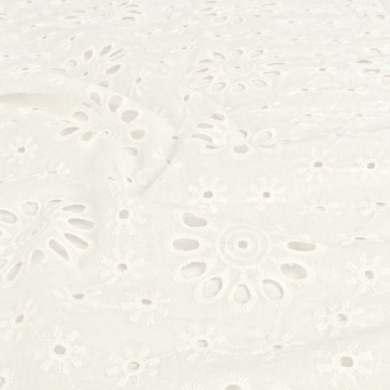 Luftig leichte Broderie Baumwolle in ecru mit großen Blumen