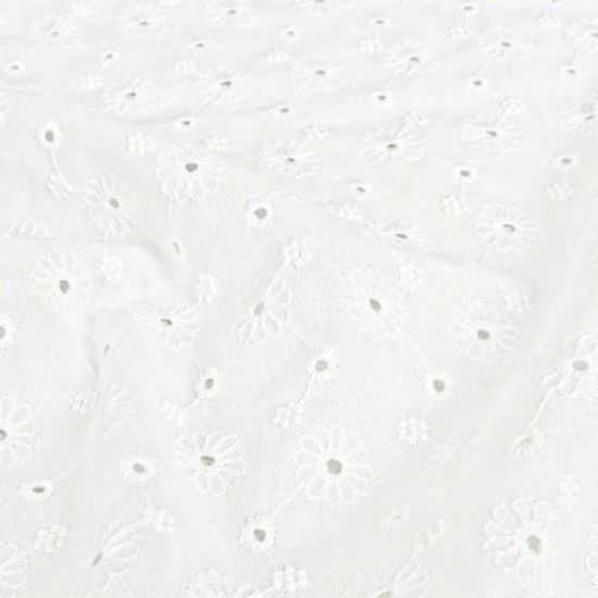 Luftig leichte Broderie Baumwolle in weiß mit kleinen Blumen
