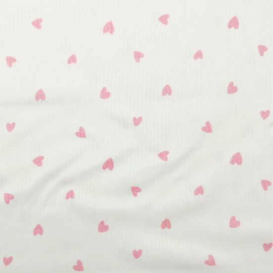 Kuschelweicher Ribjersey aus reiner Baumwolle mit Herzen in Rosa gemustert.