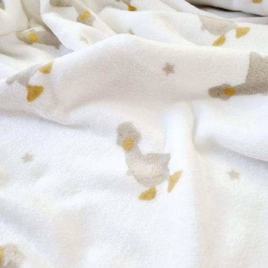 Kuscheliger Wellnessfleece mit niedlichen Enten gemustert