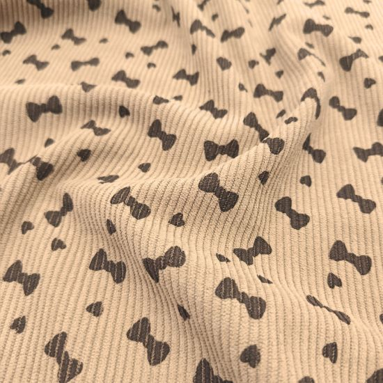 Weich fallender Baumwoll Stretch Cord in beige mit kleinen Schleifen gemustert