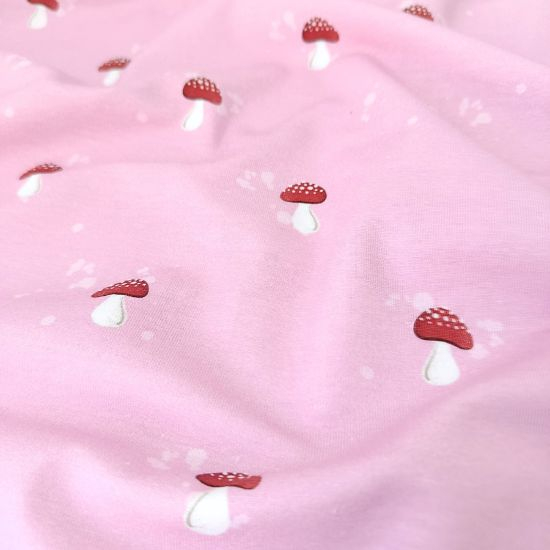 Weich fallender Jersey in rosa mit Fliegenpilzen gemustert