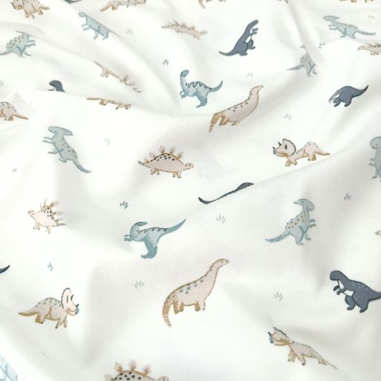 Kuschelweicher Jersey in ecru mit kleinen Babydinos gemustert