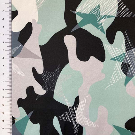 Outdoorstoff in mint mit einem Camouflagemuster.