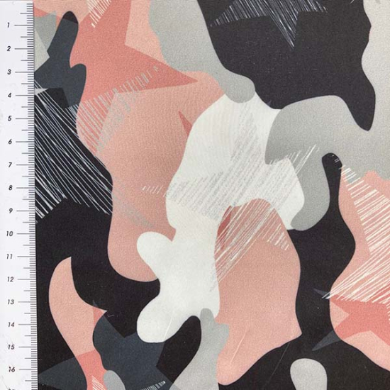 Outdoorstoff in rosa mit einem Camouflagemuster.