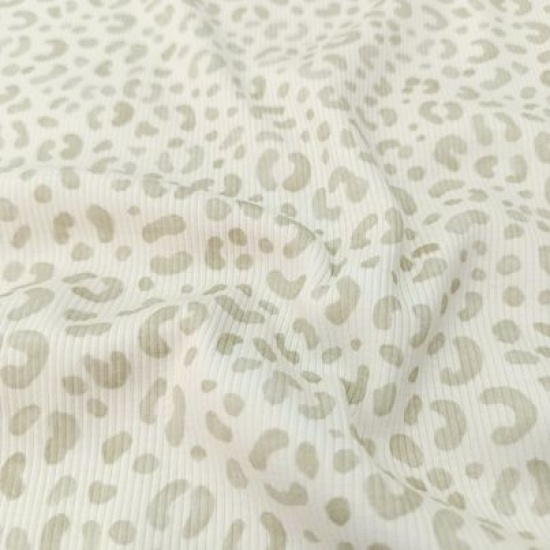 Superweicher Ribjersey aus Eigenproduktion in ecru mit Mini Leoprint in Salbei