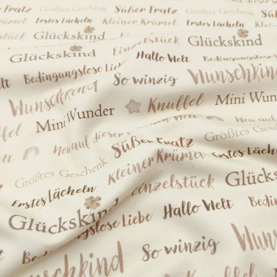 Weicher French Terry in ecru mit Herzensworten gemustert