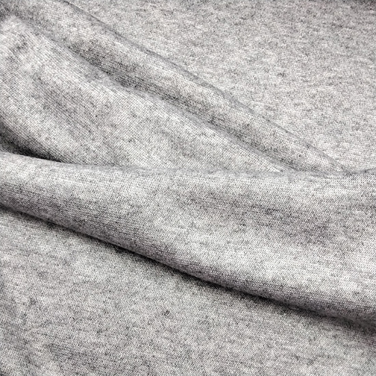 Weicher Strickstoff in Ecru. Ideal für kuschelige Pullover, Cardigans, Strickkleider, Muetzen oder auch Decken.