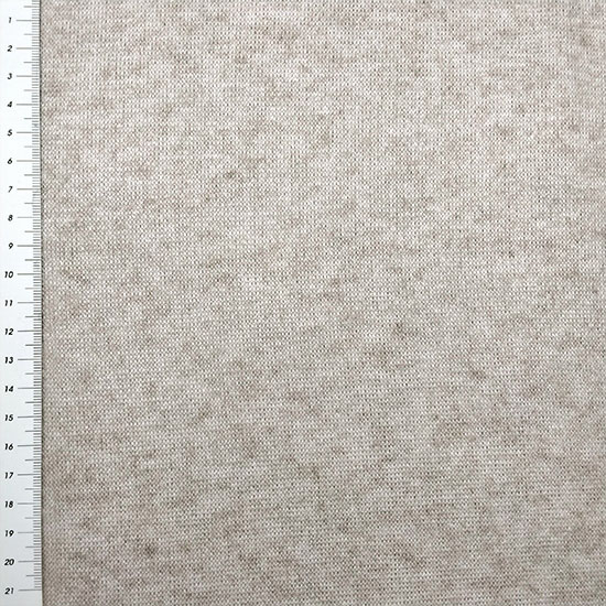 Weicher Strickstoff in Sand. Ideal für kuschelige Pullover, Cardigans, Strickkleider, Muetzen oder auch Decken.