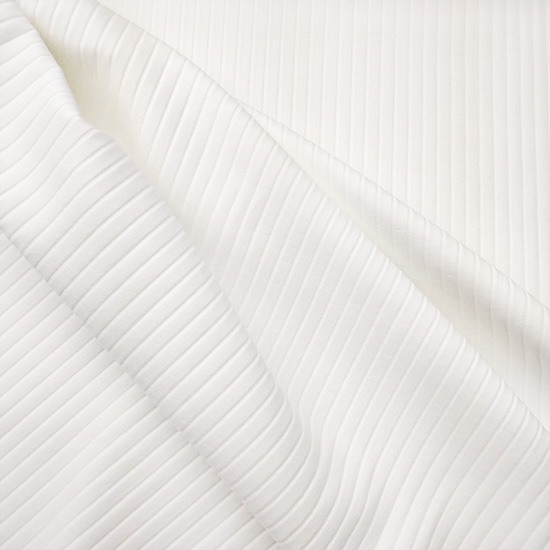 Ribjersey in Eierschale, durch den hohen Baumwollanteil sehr angenehm zu tragen. Ideal für Tops, Shirts, Leggins oder Kleider. Ribjersey ist voll im Trend!