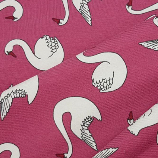 bio baumwolljersey in dunklenrosa mit weissen schwaenen geknuellt