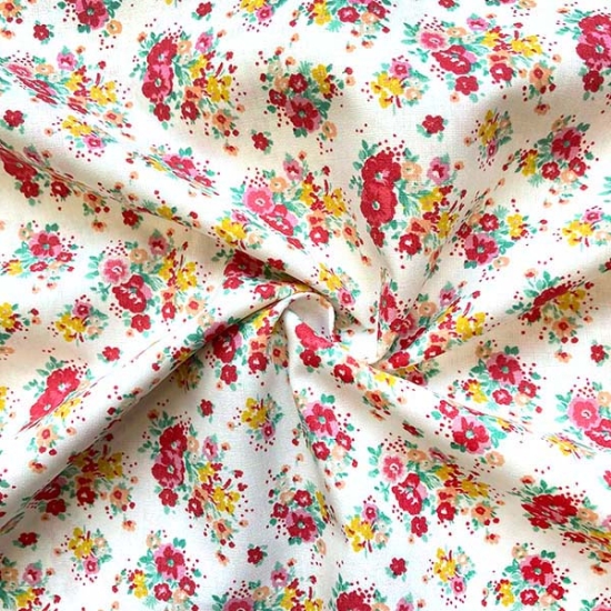 Baumwollstoff mit roten und Gelb Blumen gemustert.