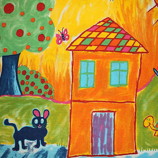 dekostoff gemustert mit bunten bilden die von kindern gemalt wurden