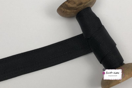 Rolle mit schwarzen Gurtband mit einer Breite von 40mm.