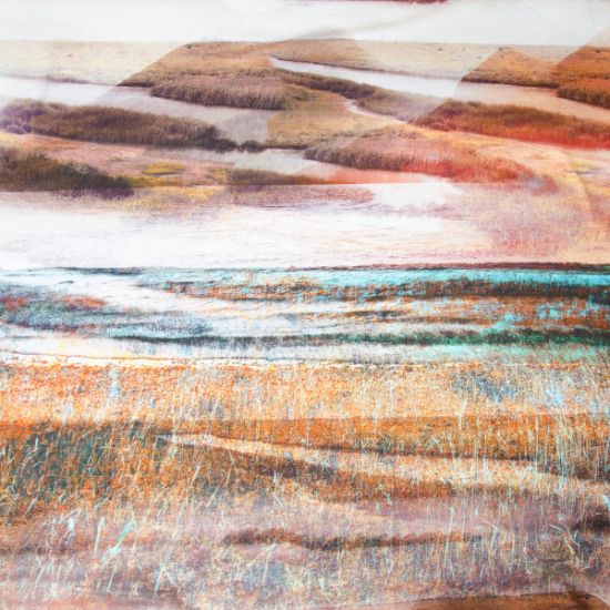 Viskosejersey von HILCO mit Streifen auf einem Blumenmotiv im Digitaldruck.