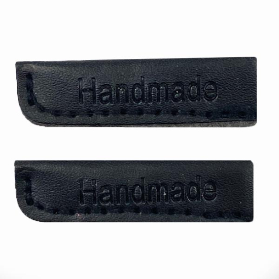 Kordelenden in Lederoptik mir dem Wort Handmade beschriftet