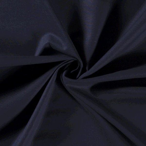 Baumwollstoff in marine mit verschiedenen Mustern.