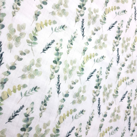musseiln double gauze in ecru mit gruenen eukalyptus blaettern