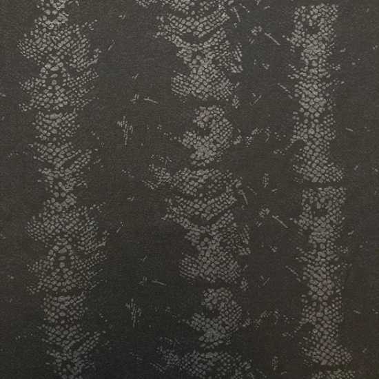 Punta di Roma in schwarz mit einem Schlangenmuster